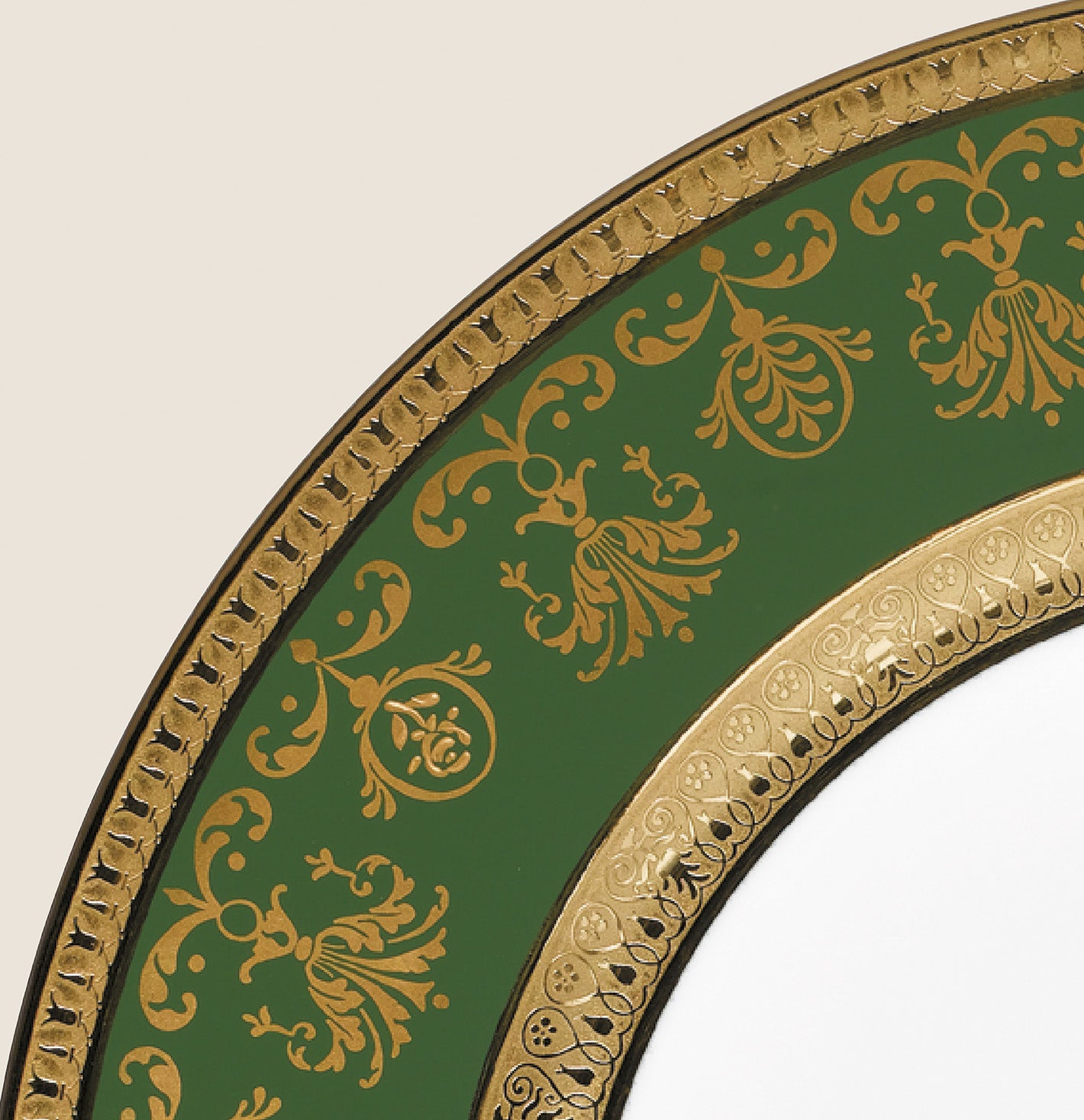 Rim plate flat 22 cm green with gold rim | Eugénie Vert