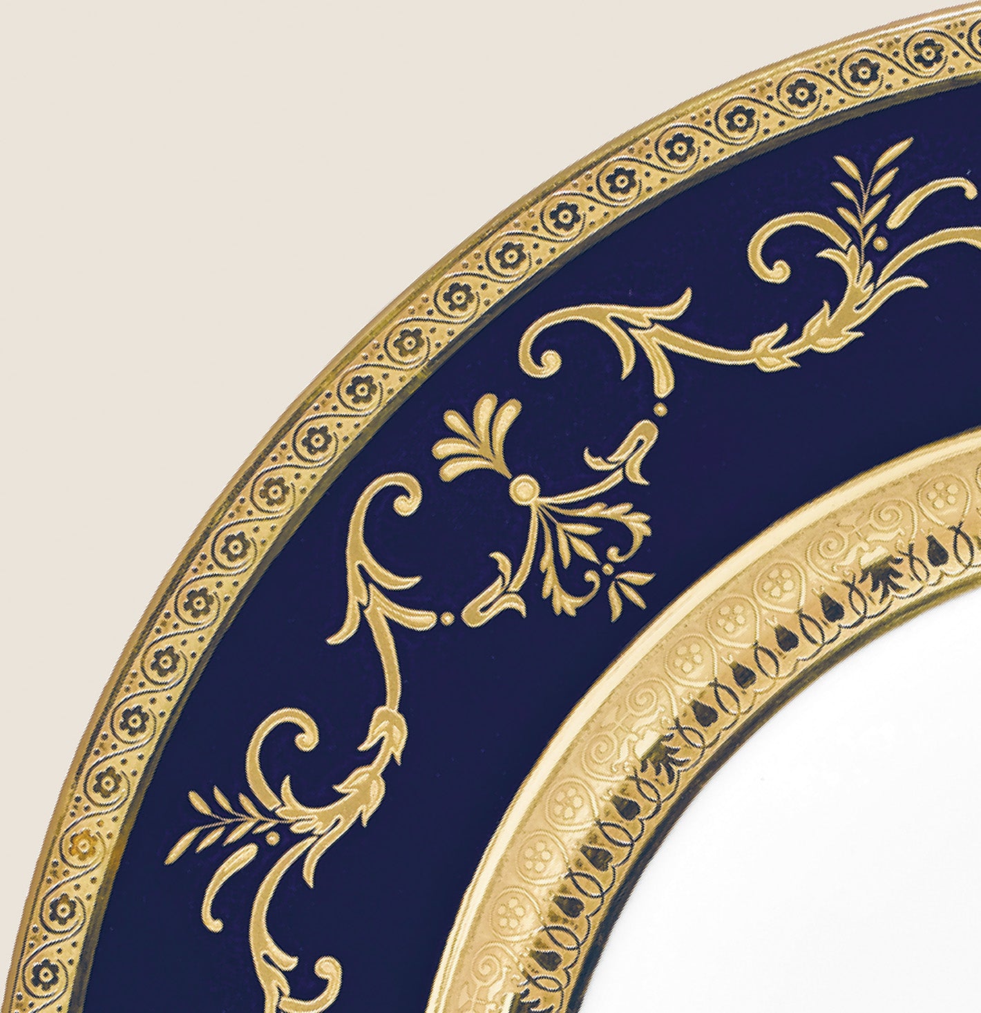 Rim plate flat 22 cm blue with gold rim | Médicis Bleu