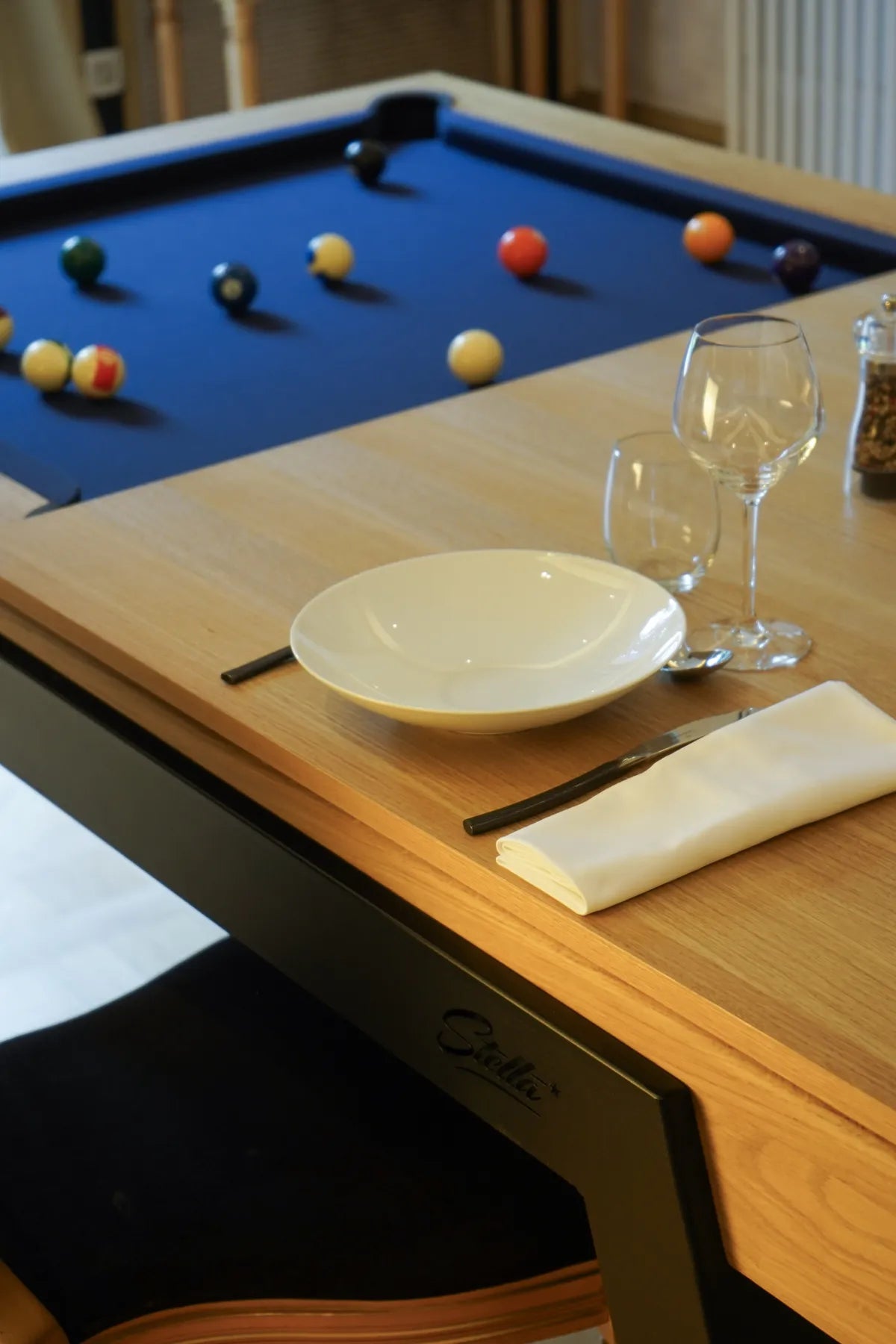 Stella Scipion dining table function